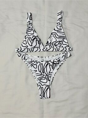 NWT Black and White‎ Abstract Print Ring-Linked Triangle Bikini Set Size XS